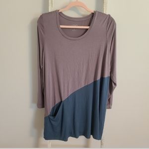 LOGO by Lori Goldstein 1X colorblock scoopneck front pocket tunic top
